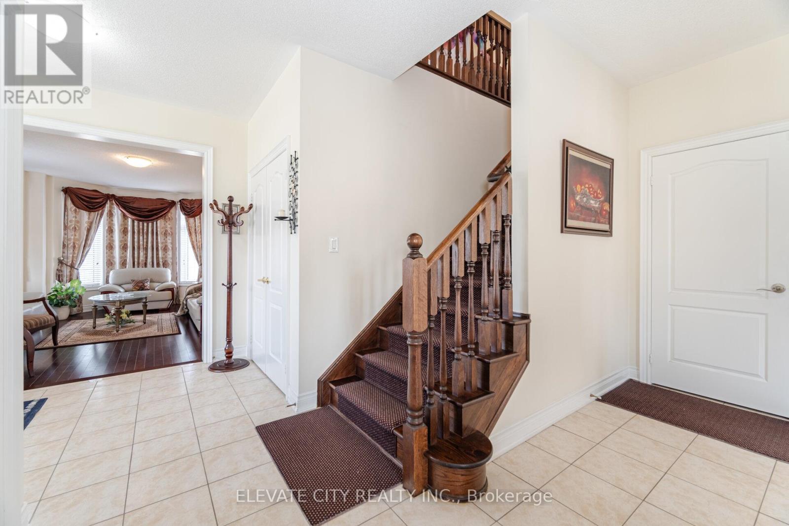 5576 Ethan Drive, Mississauga, Ontario  L5M 0W1 - Photo 4 - W12533234