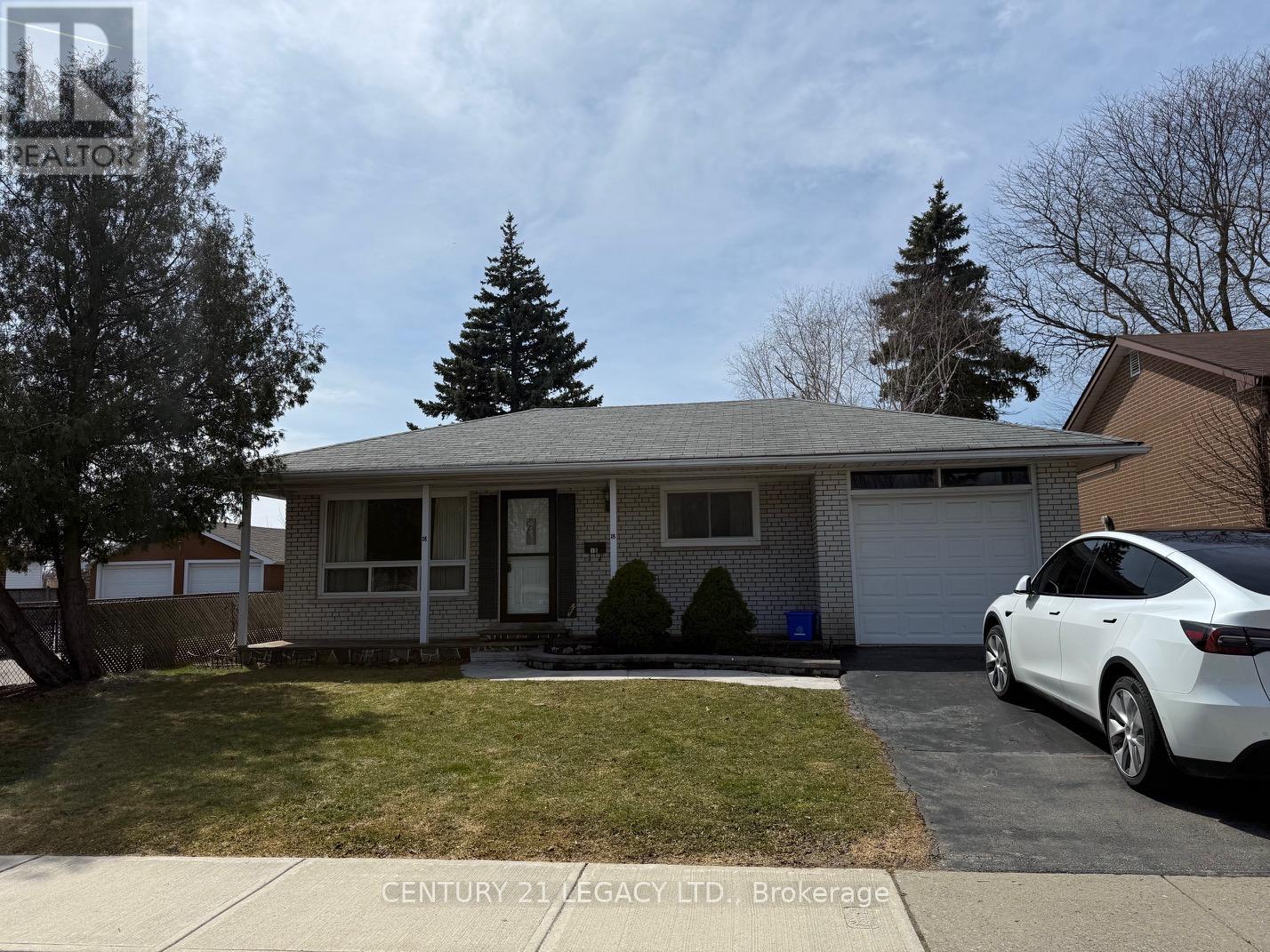 (UPPER) - 18 HARPER ROAD, Brampton, Ontario