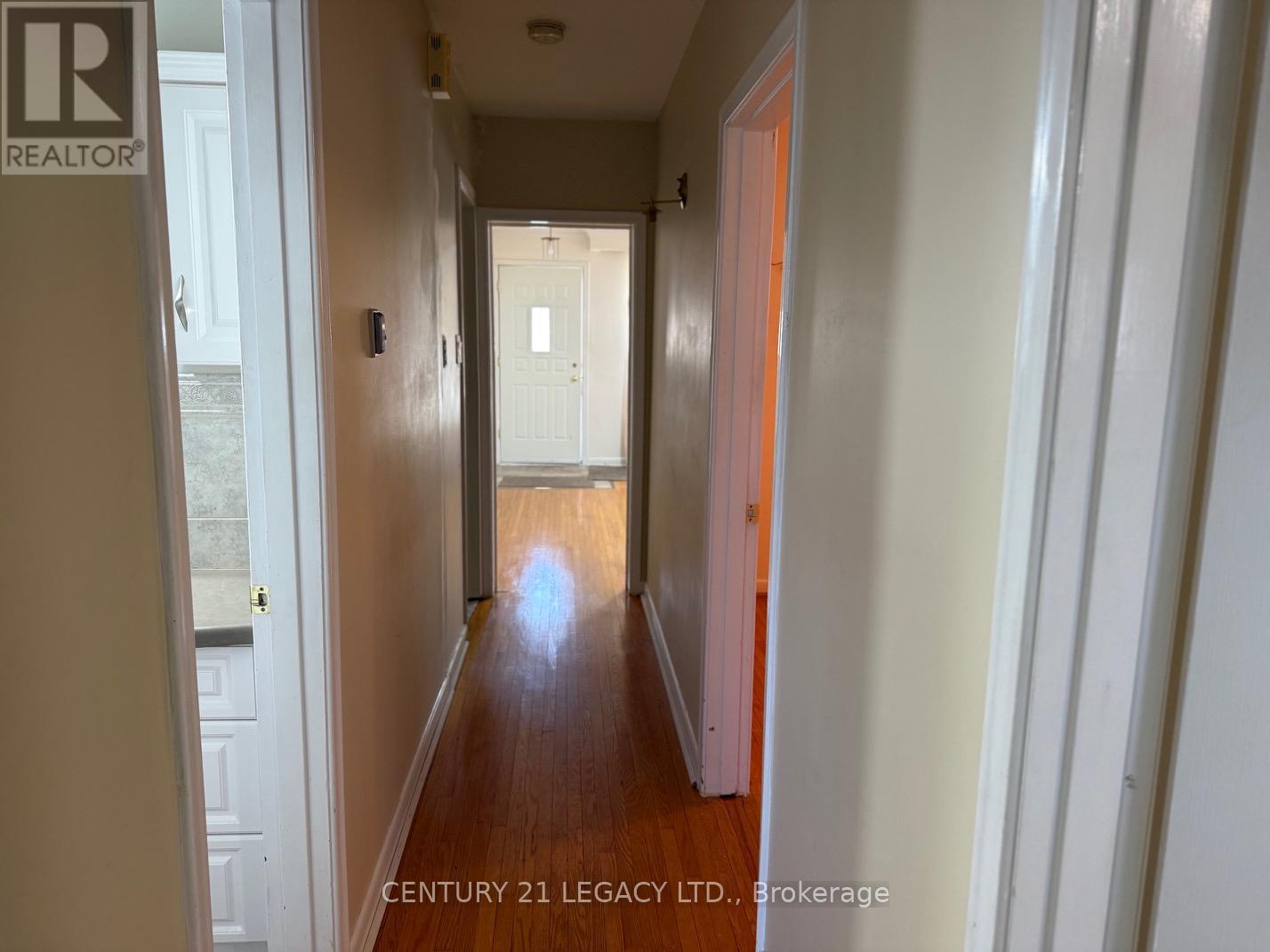 (Upper) - 18 Harper Road, Brampton, Ontario  L6W 2W5 - Photo 14 - W12533280