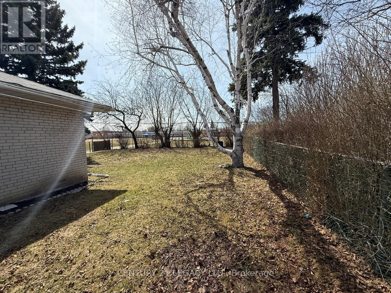 (Upper) - 18 Harper Road, Brampton, Ontario  L6W 2W5 - Photo 22 - W12533280