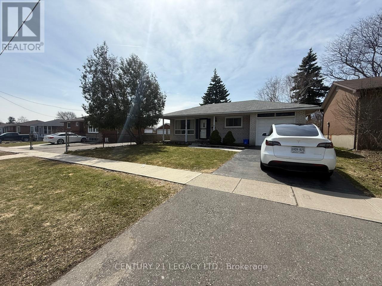 (Upper) - 18 Harper Road, Brampton, Ontario  L6W 2W5 - Photo 23 - W12533280
