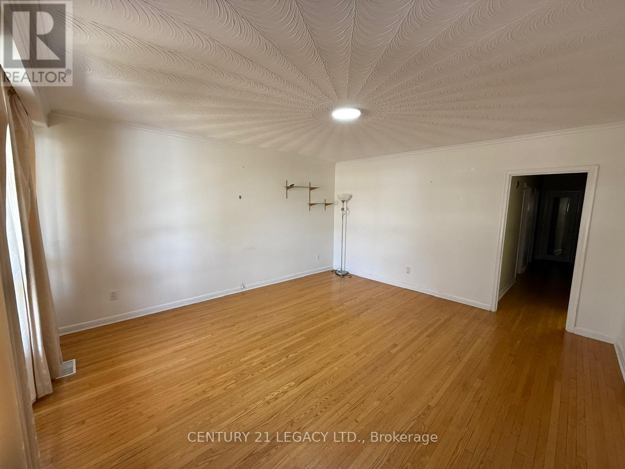 (Upper) - 18 Harper Road, Brampton, Ontario  L6W 2W5 - Photo 5 - W12533280