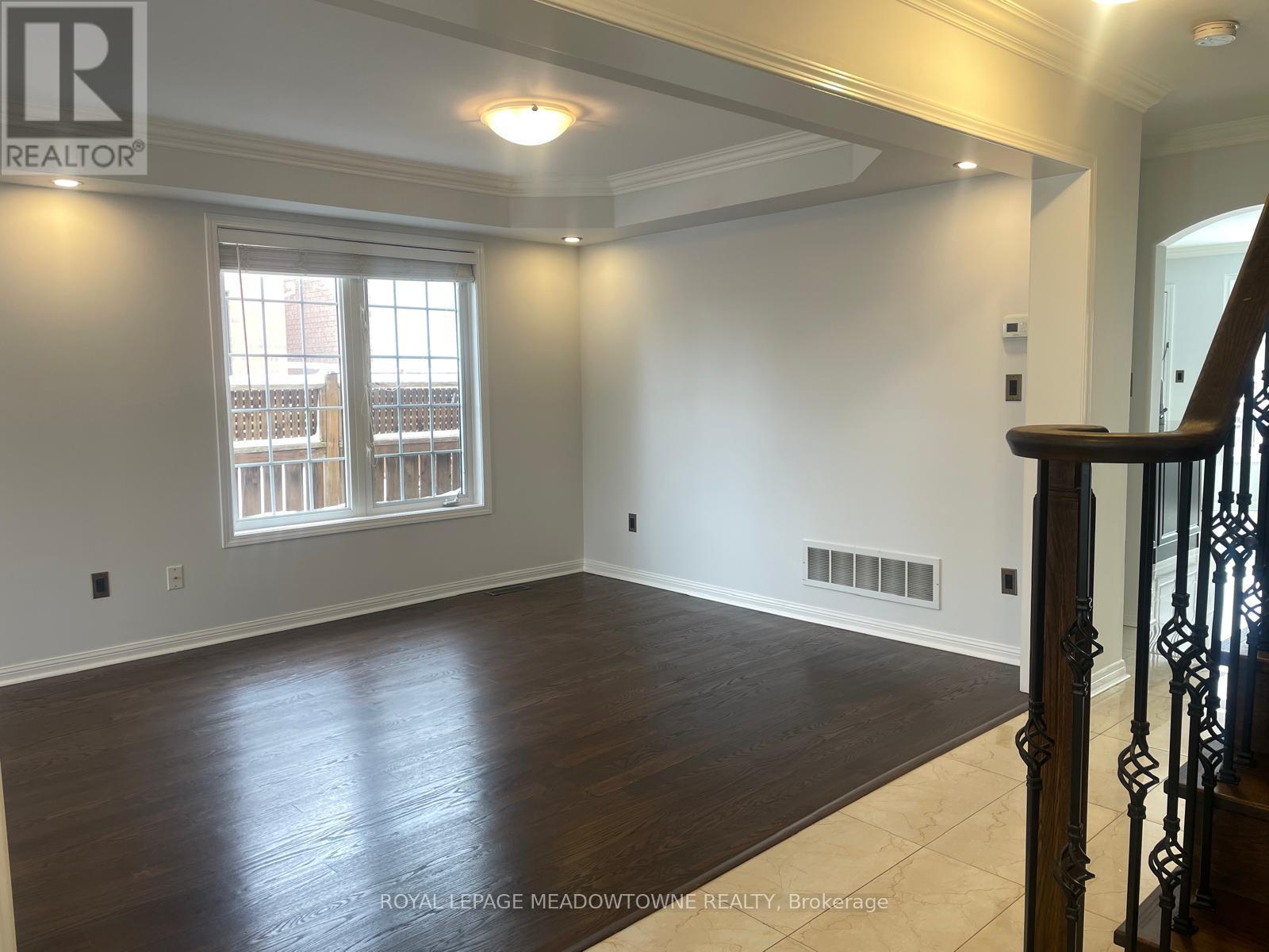 1322 Clark Boulevard, Milton, Ontario  L9T 6L4 - Photo 5 - W12533302