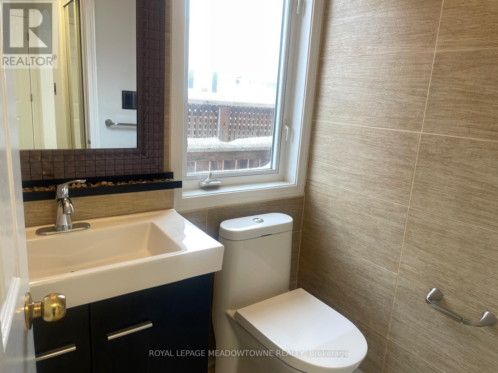 1322 Clark Boulevard, Milton, Ontario  L9T 6L4 - Photo 8 - W12533302