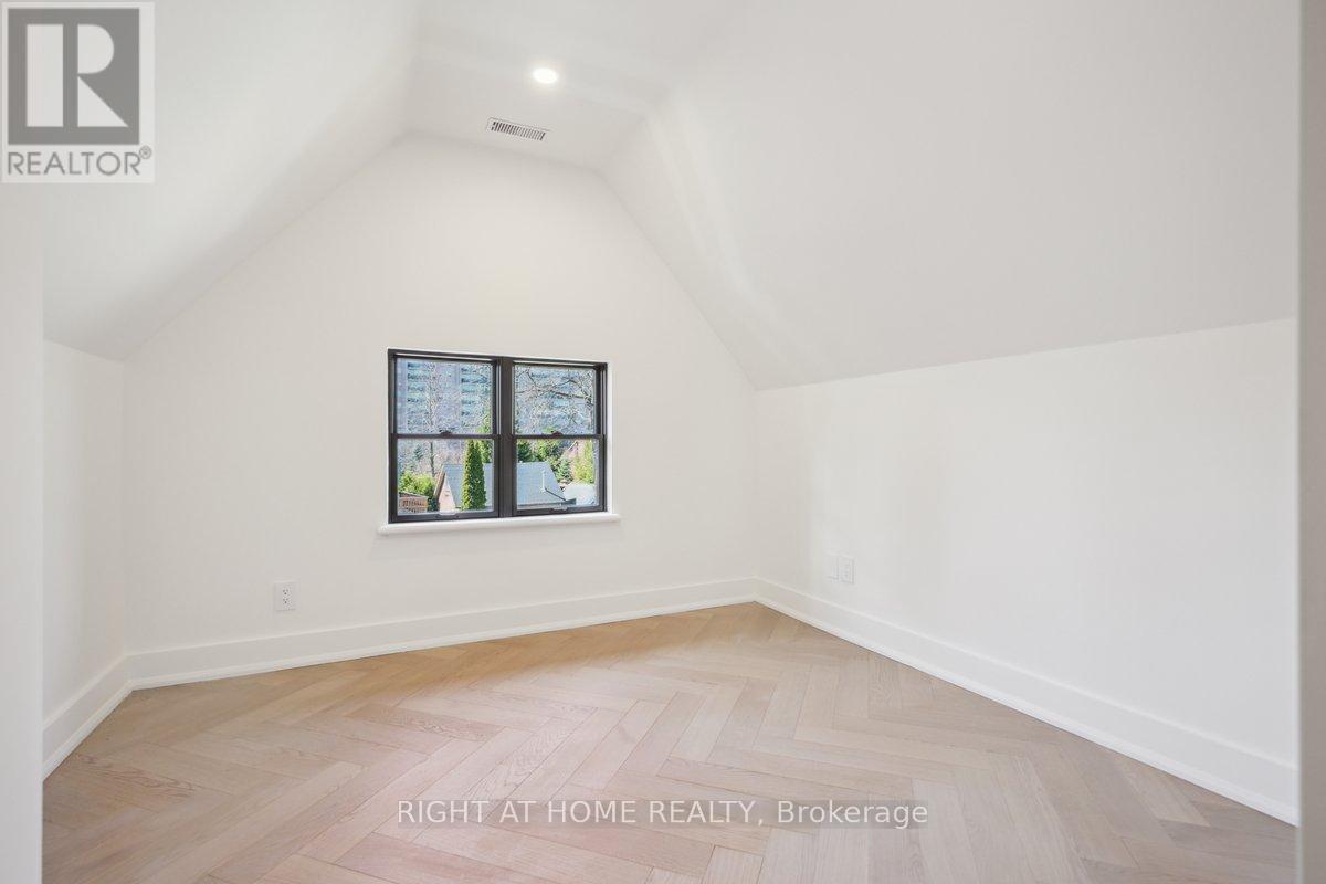 2187 Lakeshore Road, Burlington, Ontario  L7R 1A5 - Photo 32 - W12452263