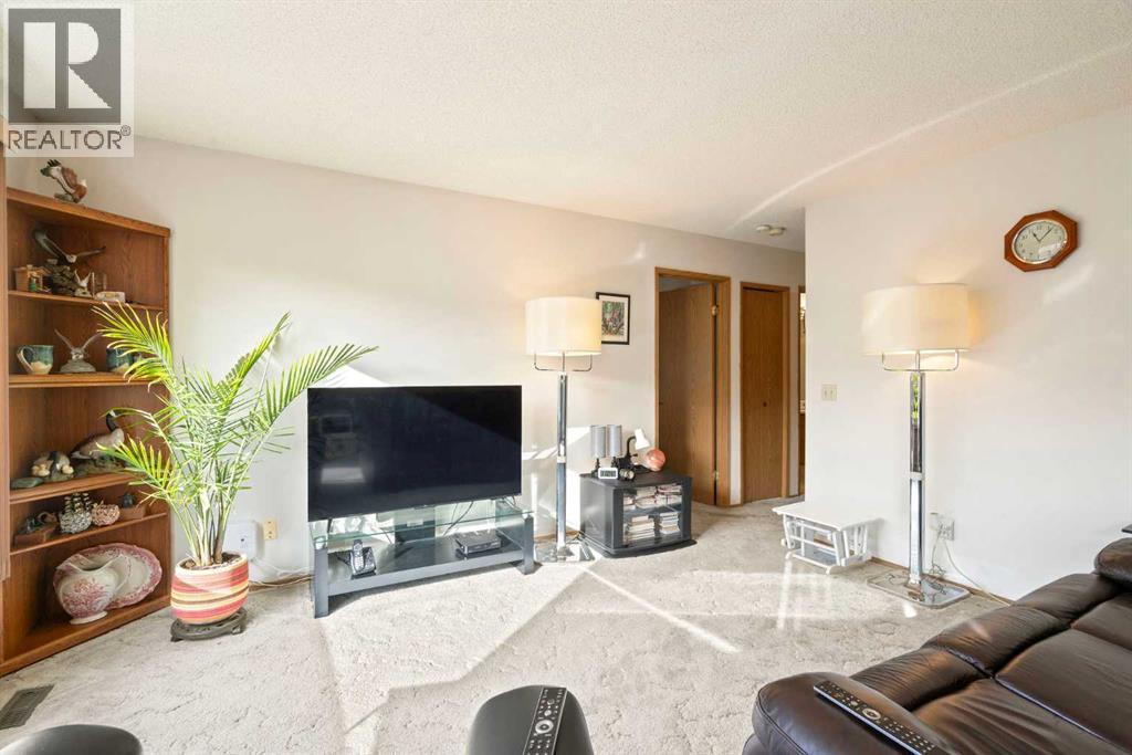 40 Sandarac Circle Nw, Calgary, Alberta  T3K 3V6 - Photo 7 - A2269204