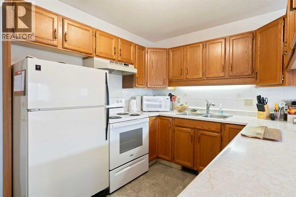 Property at 40 Sandarac Circle NW image 5