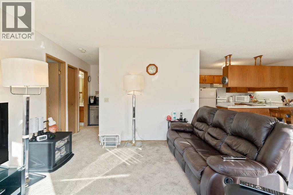 40 Sandarac Circle Nw, Calgary, Alberta  T3K 3V6 - Photo 10 - A2269204