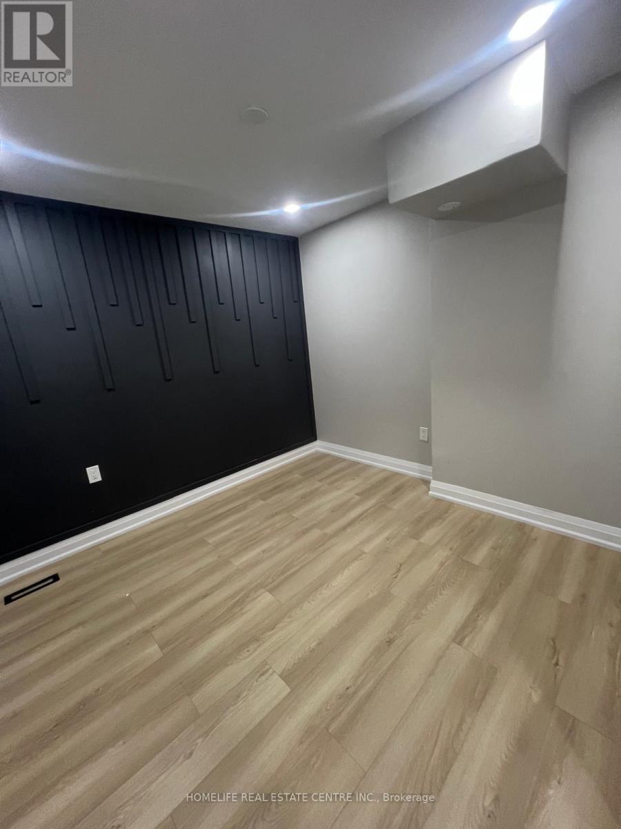 5 Bay Crest Drive, Brampton, Ontario  L6Z 1H5 - Photo 7 - W12532334