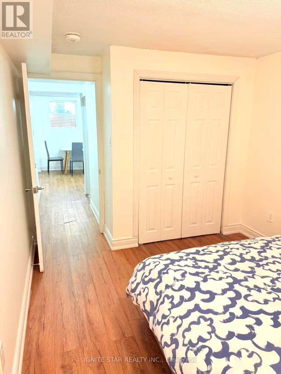 Basement Apartment - 2537 Ambercroft Trail, Mississauga, Ontario  L5M 4K5 - Photo 6 - W12532990