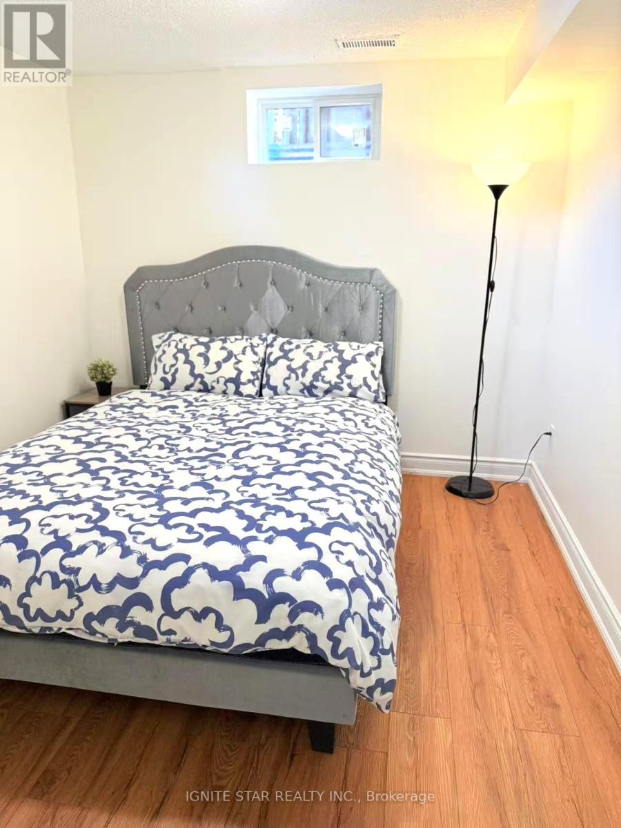 Basement Apartment - 2537 Ambercroft Trail, Mississauga, Ontario  L5M 4K5 - Photo 7 - W12532990