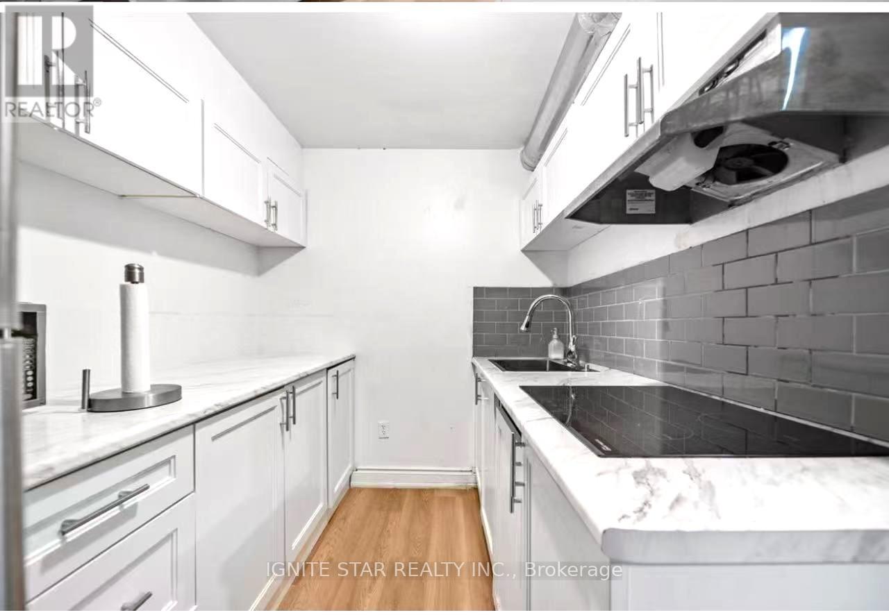 Basement Apartment - 2537 Ambercroft Trail, Mississauga, Ontario  L5M 4K5 - Photo 9 - W12532990