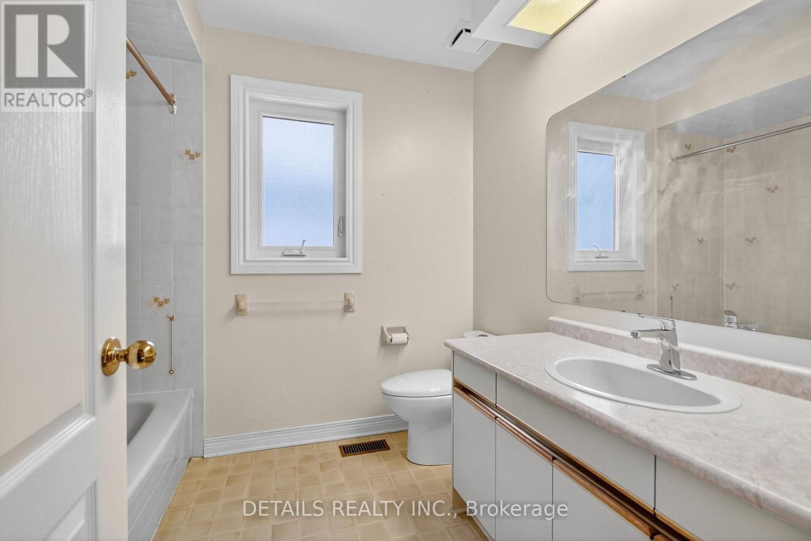 41 Weslock Way, Ottawa, Ontario  K2K 2K5 - Photo 26 - X12533338