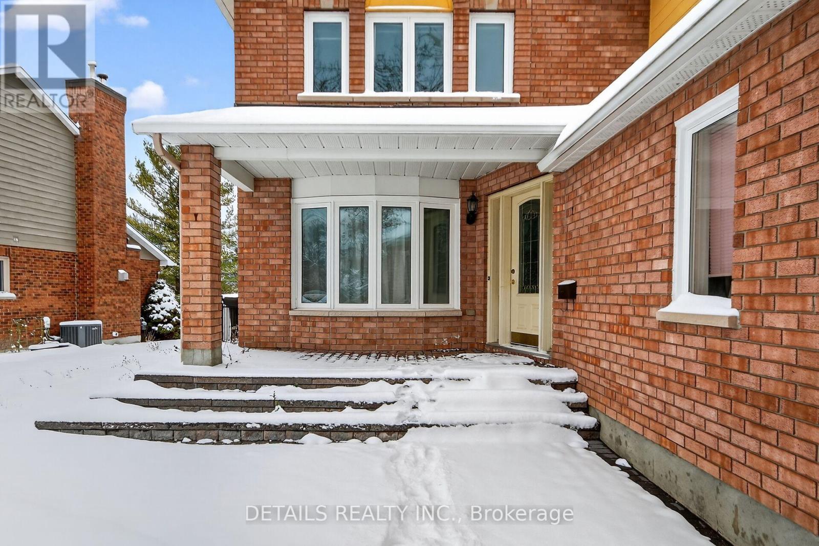 41 Weslock Way, Ottawa, Ontario  K2K 2K5 - Photo 3 - X12533338