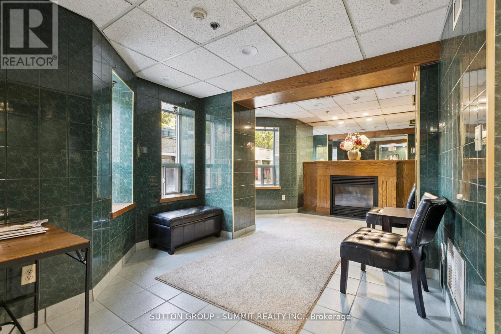 401 - 281 Bristol Street, Guelph, Ontario  N1H 8J3 - Photo 2 - X12533240