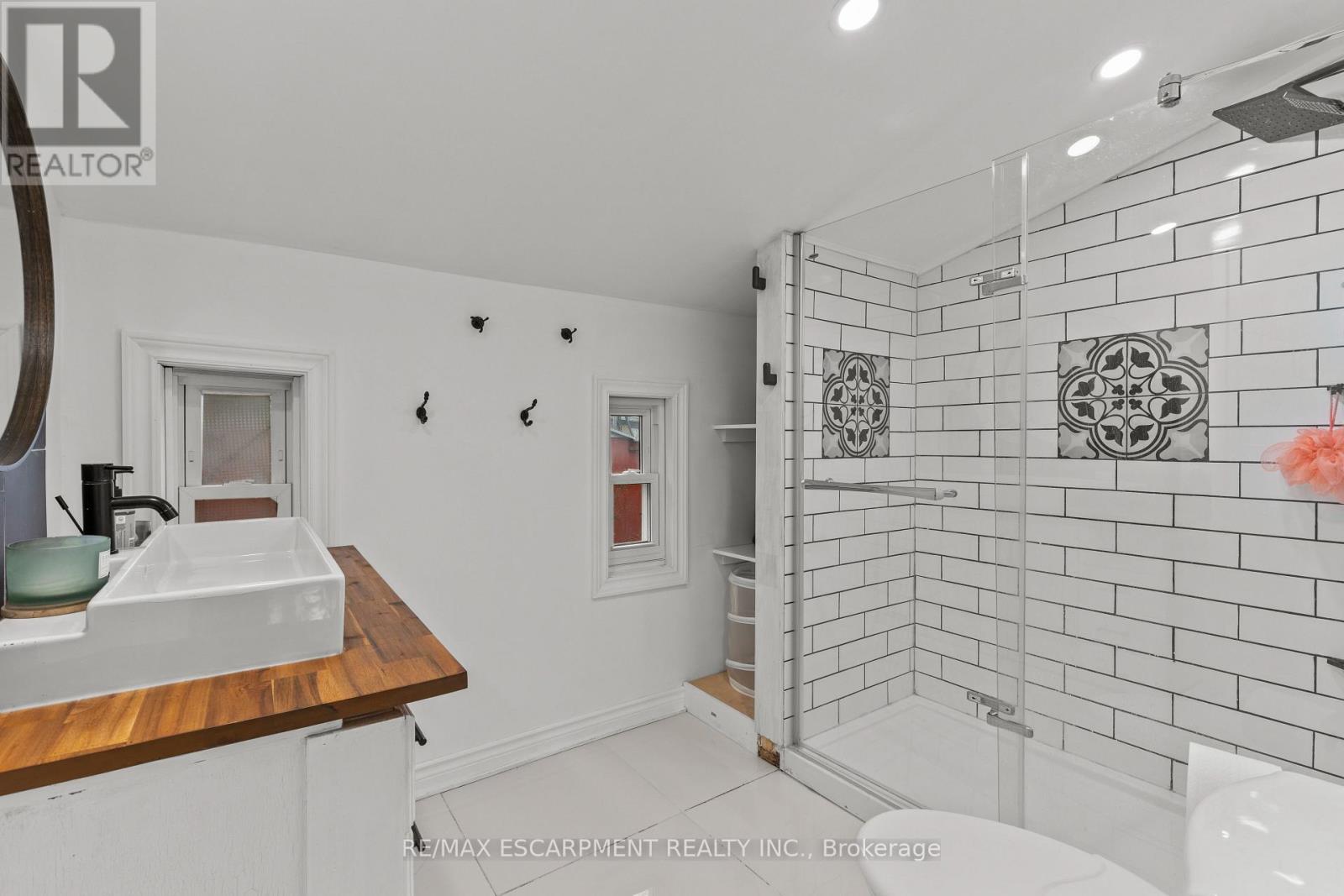 4774 Saint Clair Avenue E, Niagara Falls, Ontario  L2E 3T1 - Photo 31 - X12533250