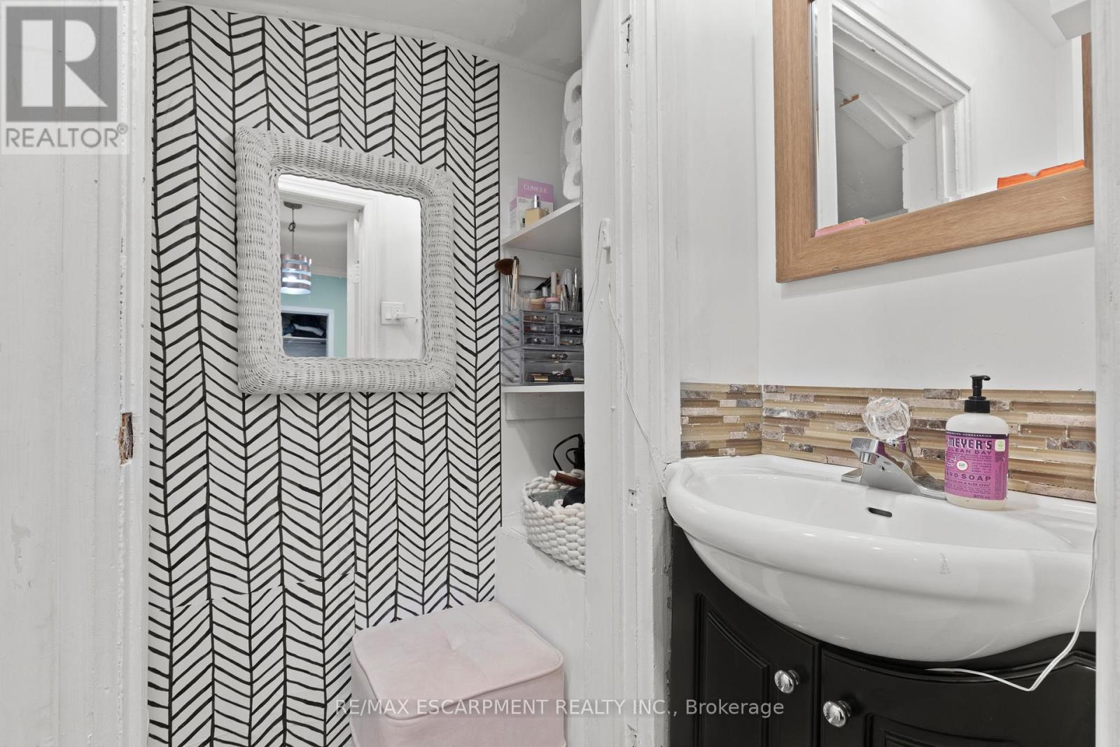 4774 Saint Clair Avenue E, Niagara Falls, Ontario  L2E 3T1 - Photo 32 - X12533250