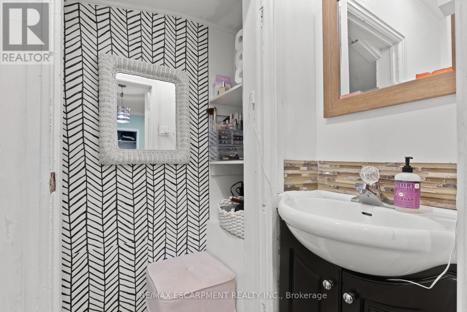 4774 Saint Clair Avenue E, Niagara Falls, Ontario  L2E 3T1 - Photo 35 - X12533250