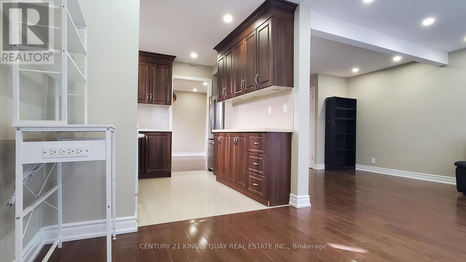 136 Valdor Drive, Toronto, Ontario  M1V 1R5 - Photo 5 - E12533078