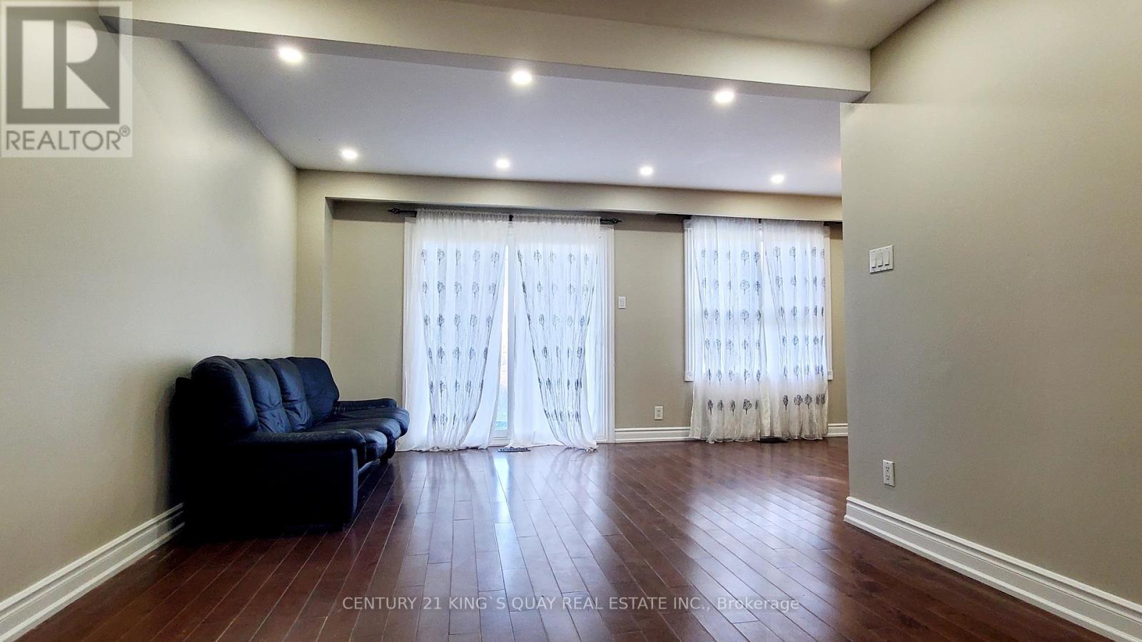 136 Valdor Drive, Toronto, Ontario  M1V 1R5 - Photo 3 - E12533078