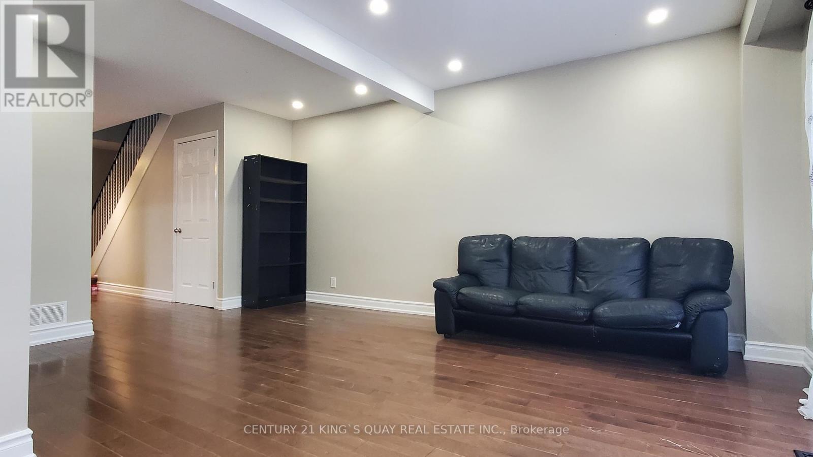 136 Valdor Drive, Toronto, Ontario  M1V 1R5 - Photo 2 - E12533078