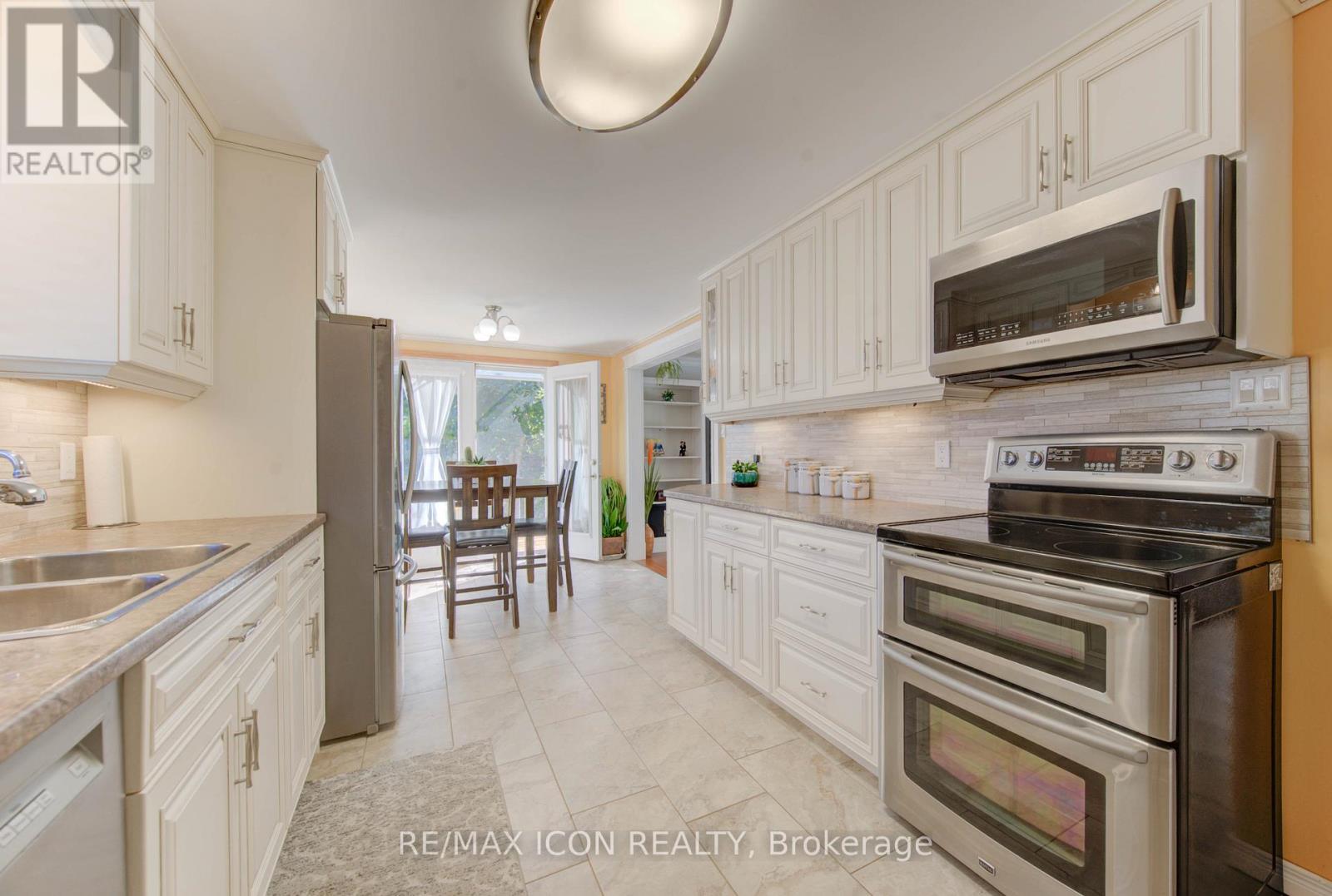 55 Gracefield Crescent, Kitchener, Ontario  N2E 1R8 - Photo 7 - X12493460