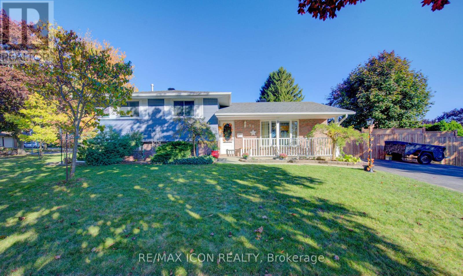 55 Gracefield Crescent, Kitchener, Ontario  N2E 1R8 - Photo 4 - X12493460