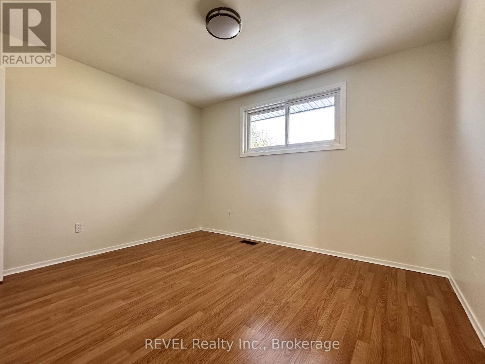 Upper - 7109 Jill Drive, Niagara Falls, Ontario L2G 7C9 - Photo 10 - X12533364