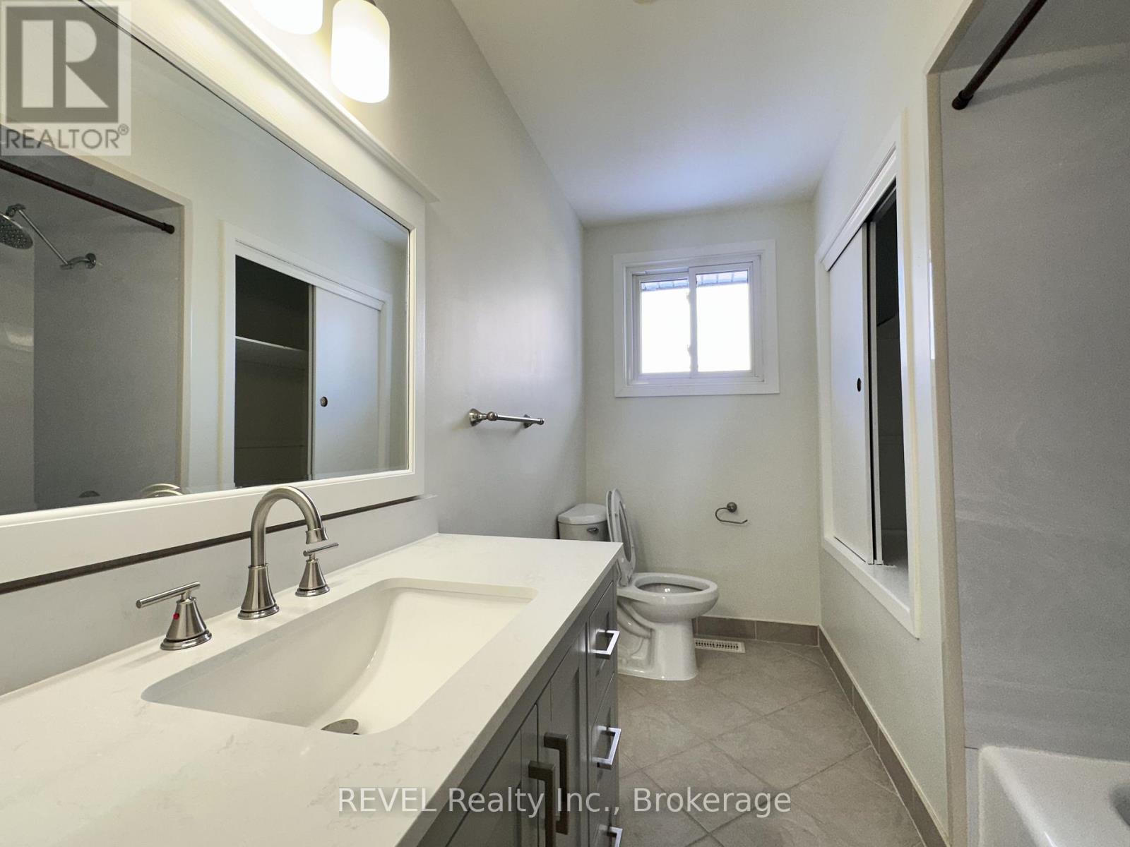 Upper - 7109 Jill Drive, Niagara Falls, Ontario L2G 7C9 - Photo 12 - X12533364