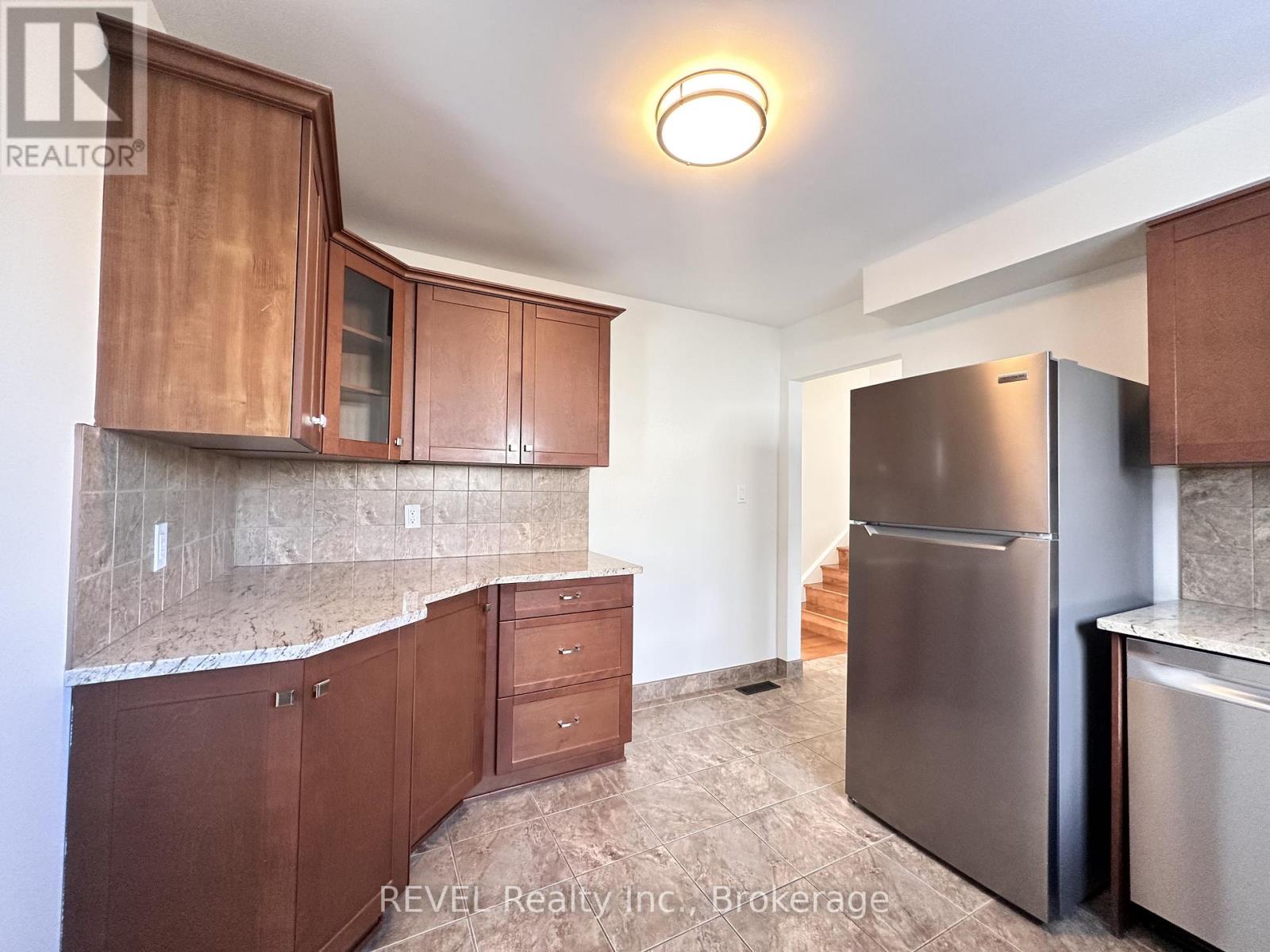 Upper - 7109 Jill Drive, Niagara Falls, Ontario L2G 7C9 - Photo 6 - X12533364