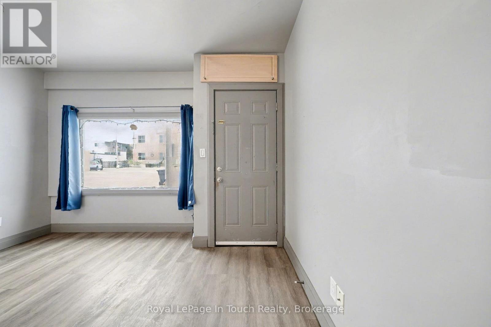 A - 7 Robert Street W, Penetanguishene, Ontario  L9M 1T9 - Photo 4 - S12533434