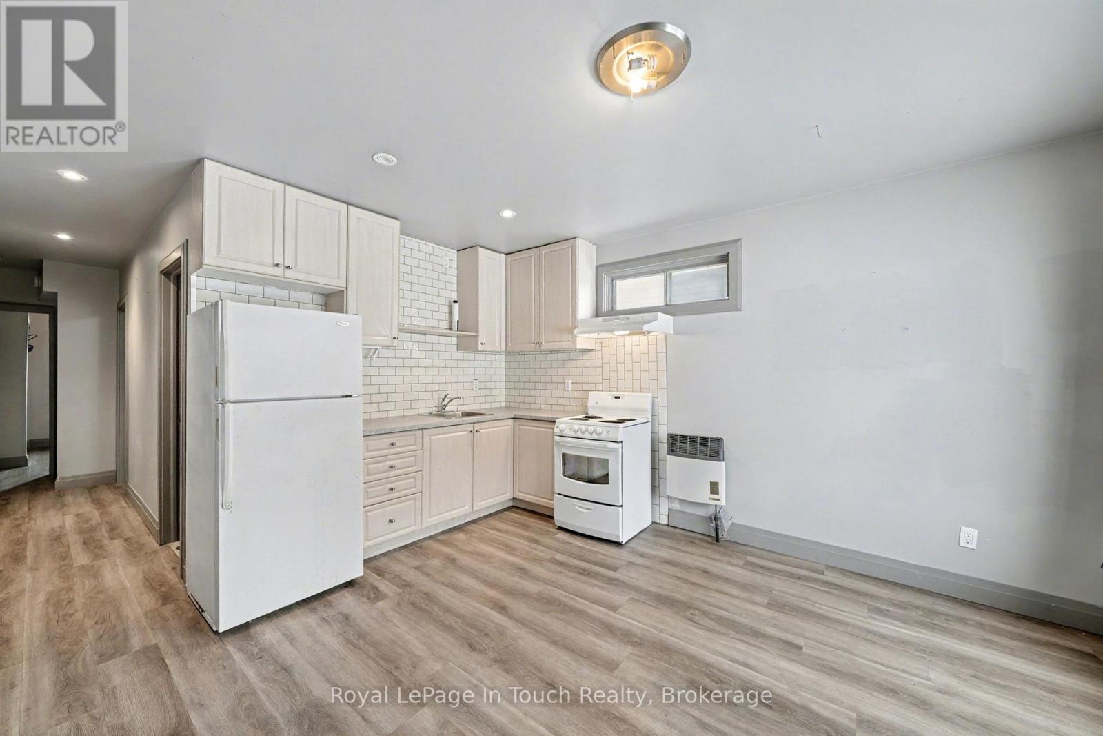 A - 7 Robert Street W, Penetanguishene, Ontario  L9M 1T9 - Photo 6 - S12533434