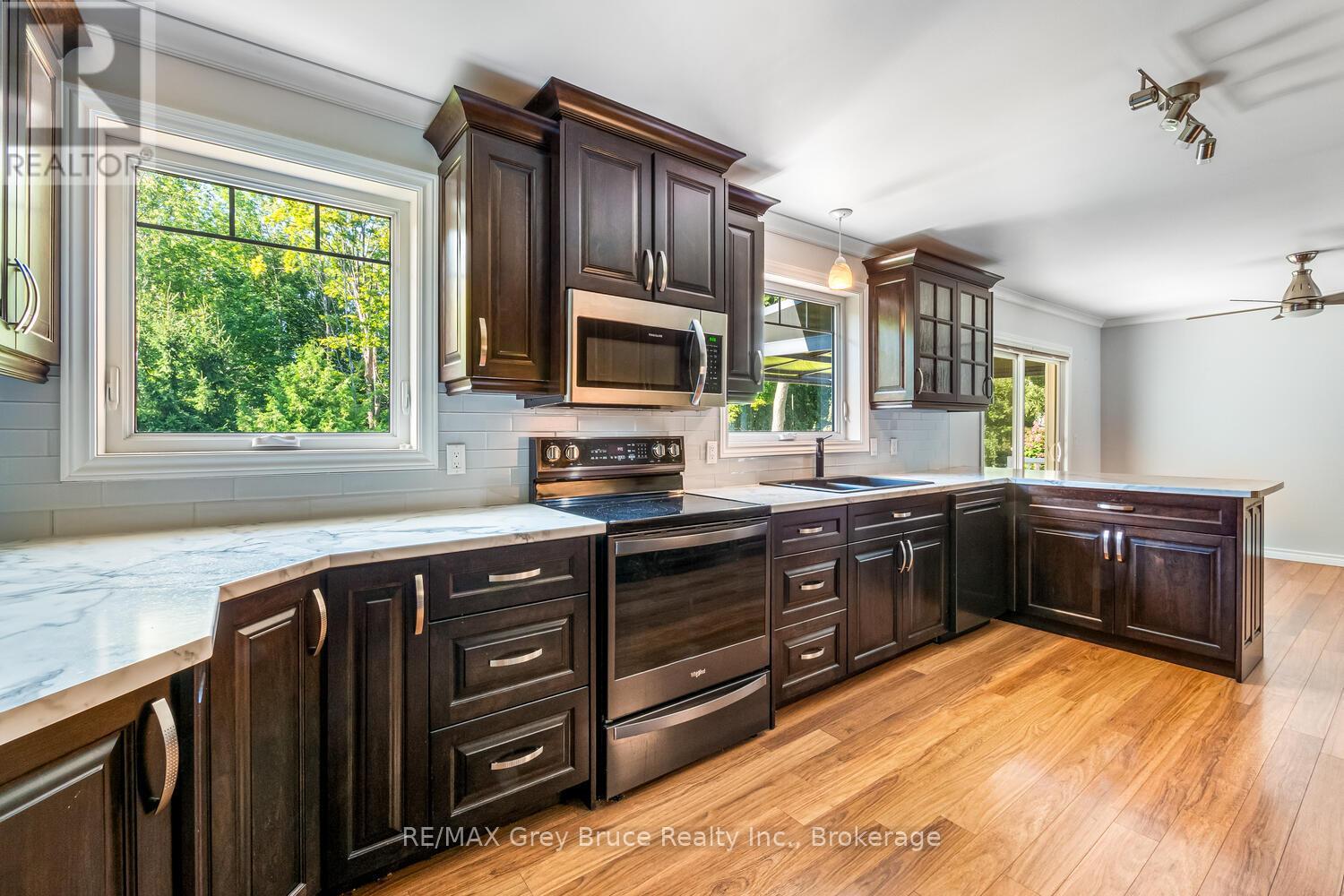 699 20th Street W, Owen Sound, Ontario  N4K 4E1 - Photo 10 - X12533340