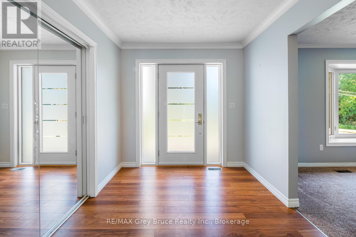 699 20th Street W, Owen Sound, Ontario  N4K 4E1 - Photo 3 - X12533340