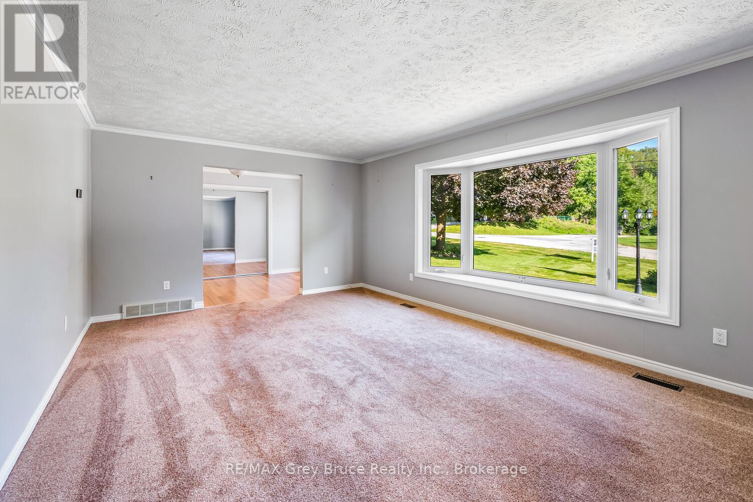 699 20th Street W, Owen Sound, Ontario  N4K 4E1 - Photo 6 - X12533340