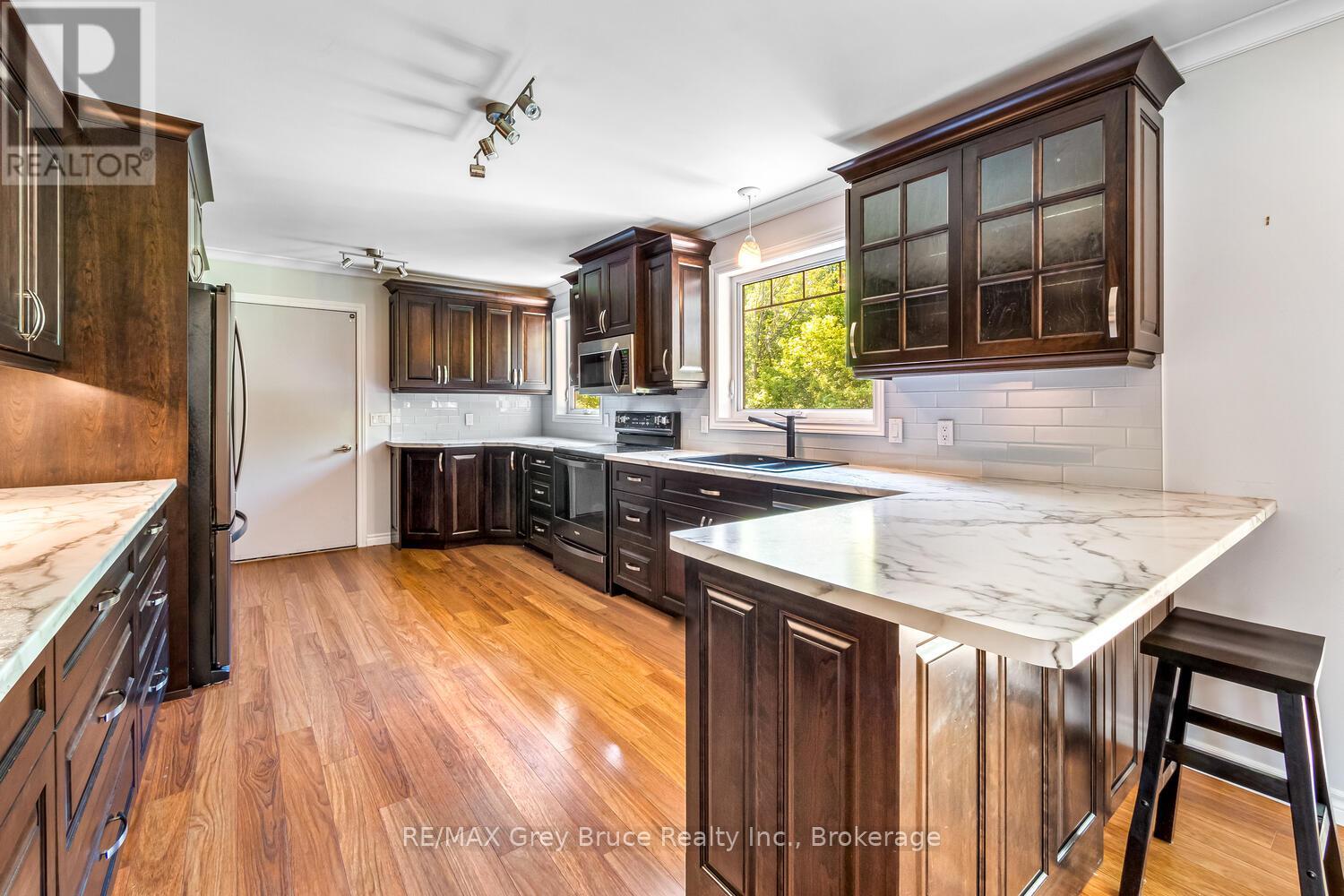 699 20th Street W, Owen Sound, Ontario  N4K 4E1 - Photo 8 - X12533340