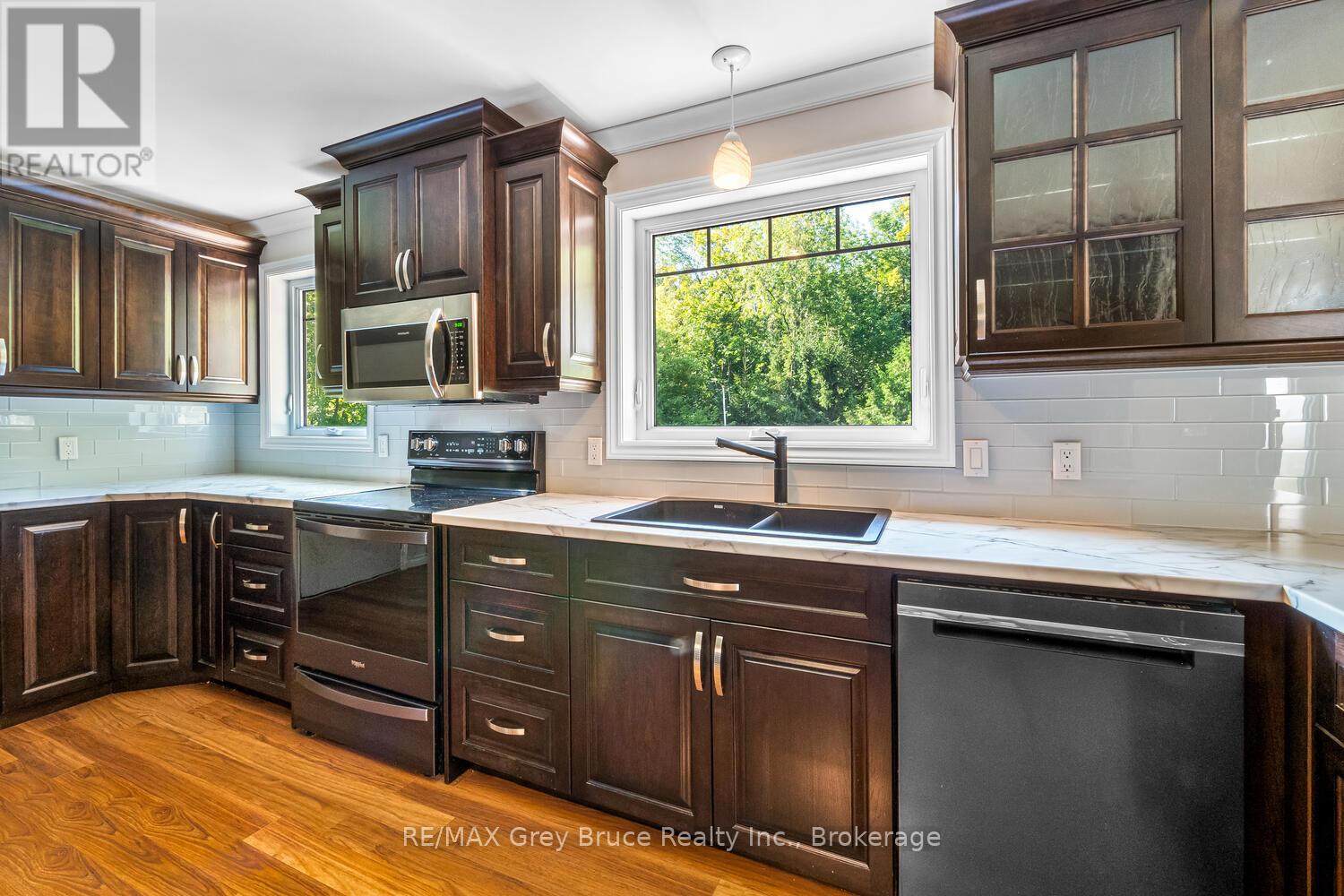 699 20th Street W, Owen Sound, Ontario  N4K 4E1 - Photo 9 - X12533340