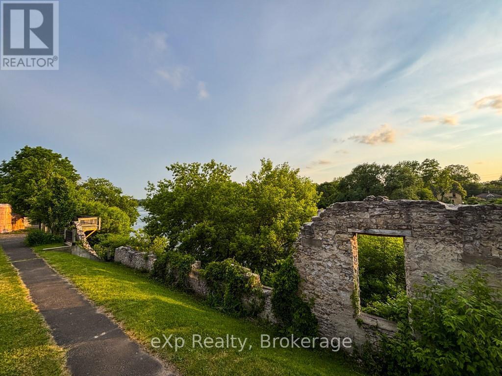 409 - 155 Water Street S, Cambridge, Ontario  N1R 3E3 - Photo 4 - X12533494