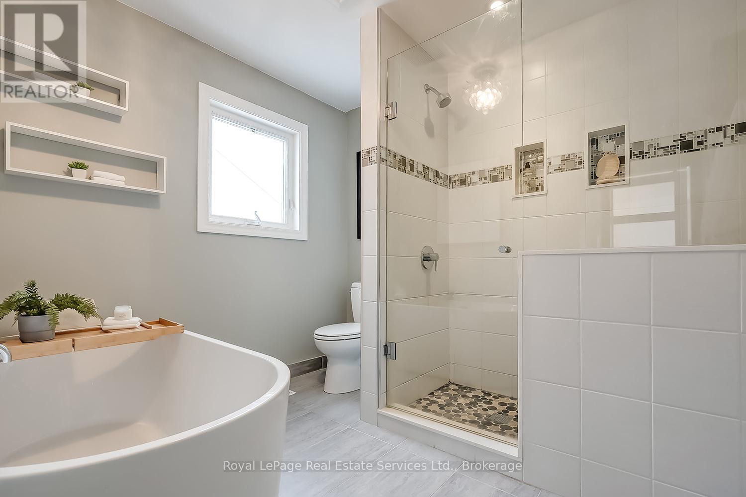 1544 Greenbriar Drive, Oakville, Ontario  L6M 1Y5 - Photo 28 - W12533520