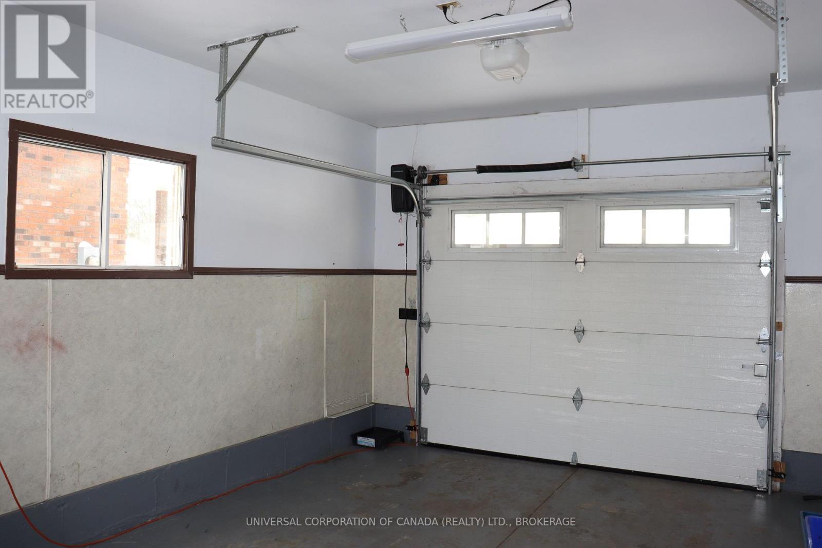 15 Treadwell Street E, Aylmer, Ontario  N5H 3B5 - Photo 4 - X12459293