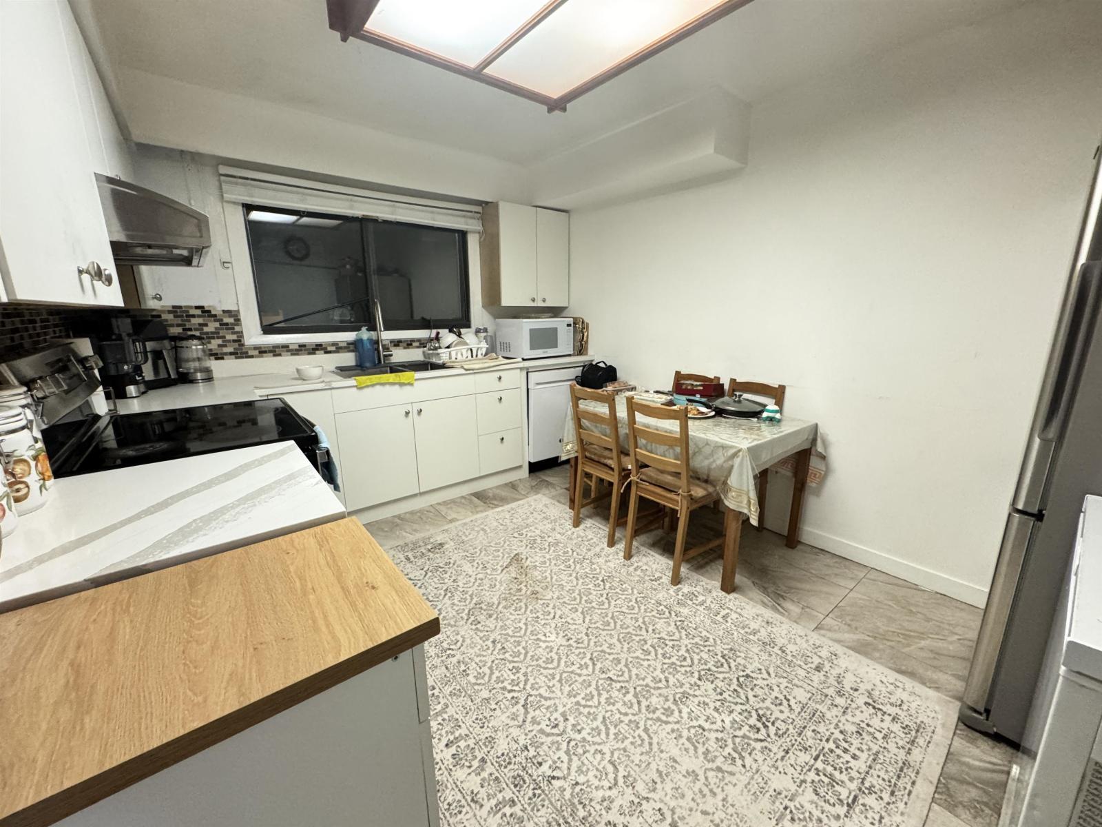 10307 146 Street, Surrey, British Columbia  V3R 3T3 - Photo 4 - R3065177