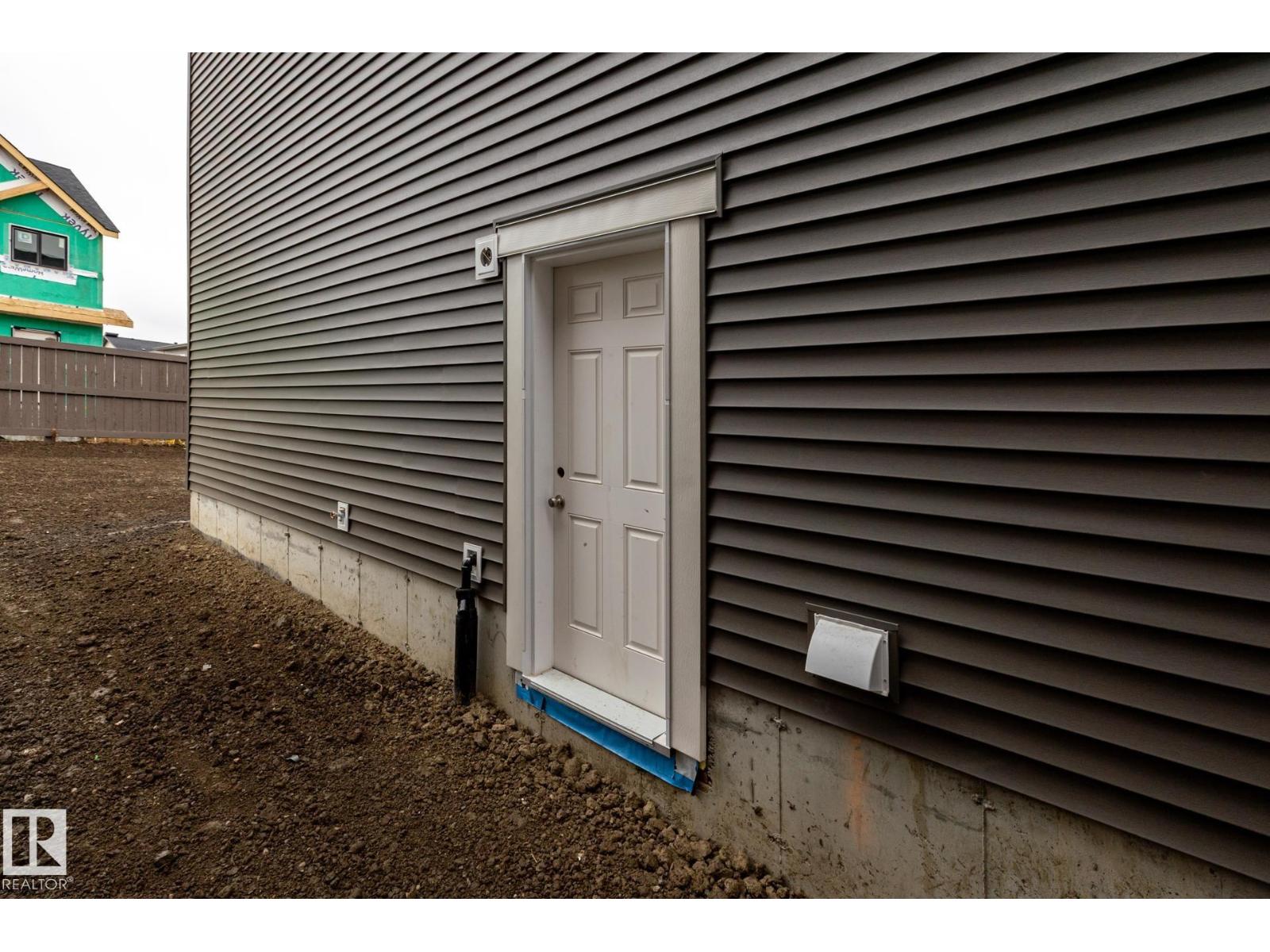 19424 26 Av Nw, Edmonton, Alberta  T6M 1P5 - Photo 2 - E4452036