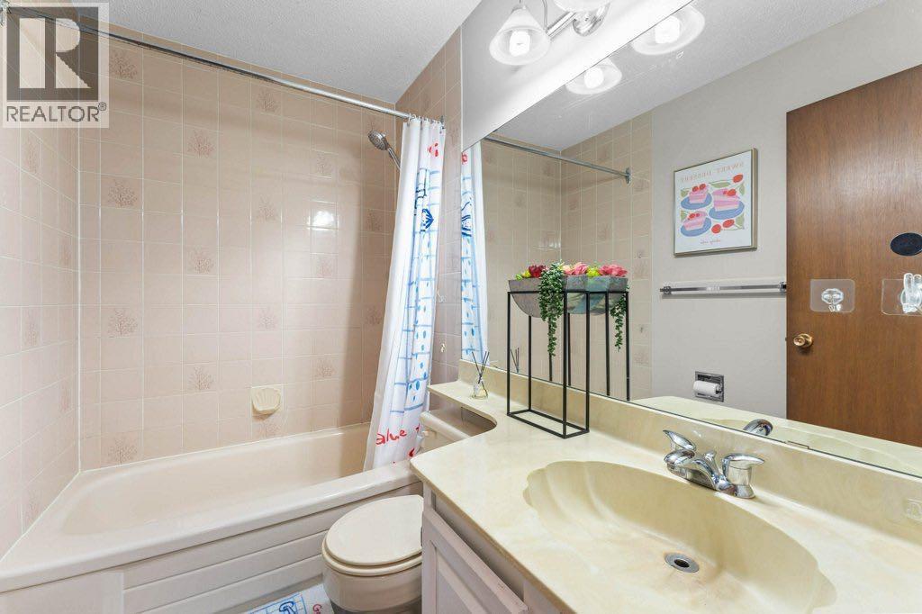 47 Woodmont Way Sw, Calgary, Alberta  T2W 4L7 - Photo 30 - A2260483