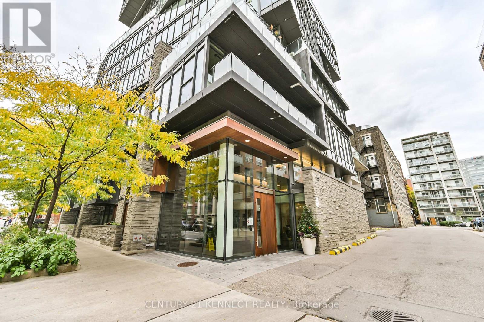 607 - 15 Beverley Street, Toronto, Ontario  M5T 0B3 - Photo 3 - C12533410