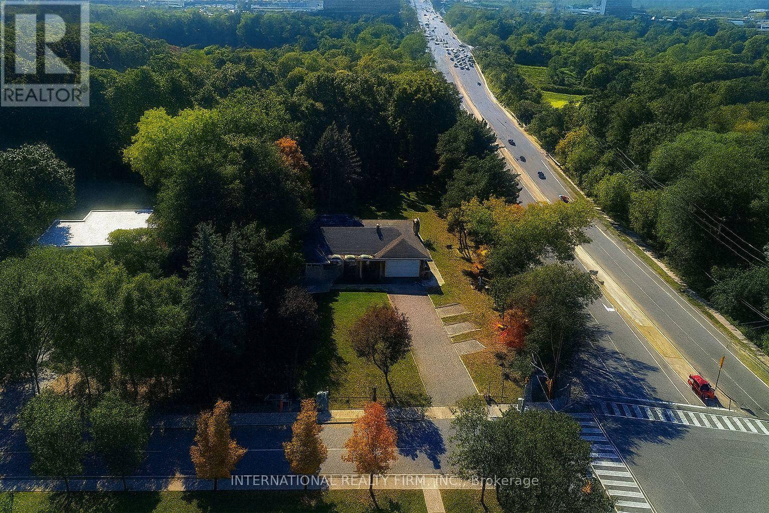 10 Silverdale Crescent, Toronto, Ontario  M3A 3H1 - Photo 3 - C12533446