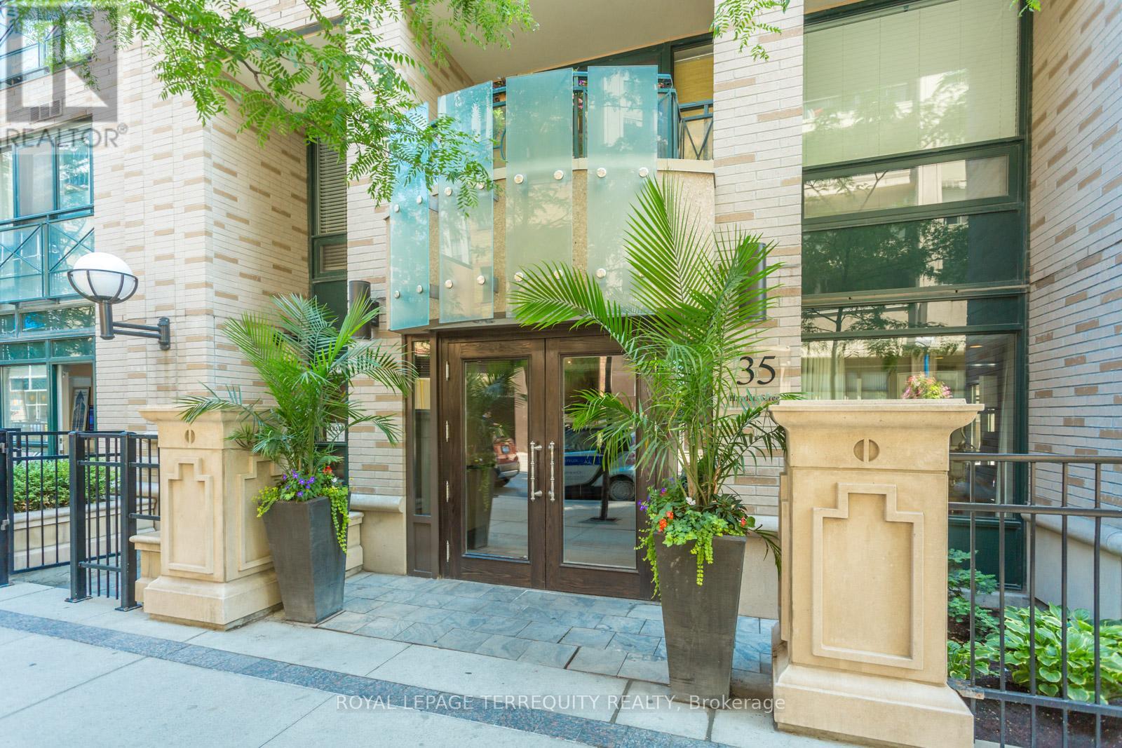 502 - 35 Hayden Street, Toronto, Ontario  M4Y 3C3 - Photo 2 - C12533502