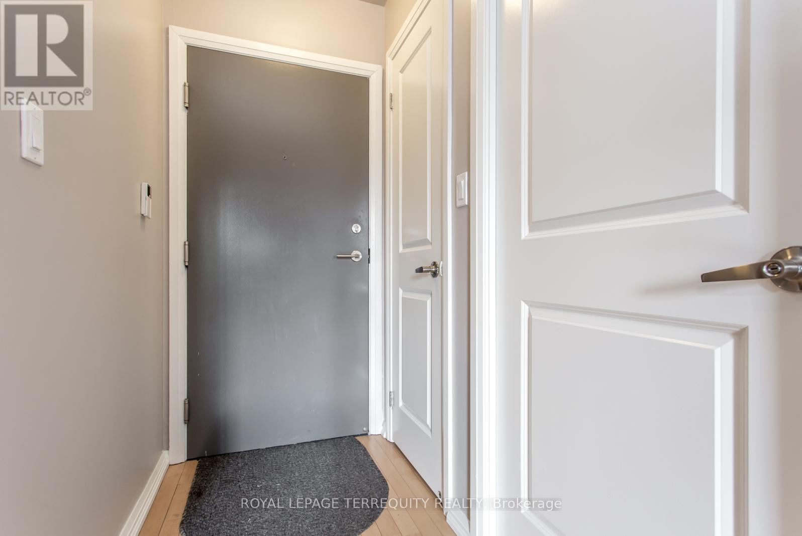 502 - 35 Hayden Street, Toronto, Ontario  M4Y 3C3 - Photo 4 - C12533502