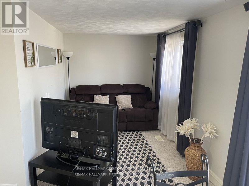 Upper - 26 Whiting Avenue, Oshawa, Ontario  L1H 3T3 - Photo 5 - E12533436