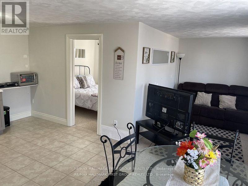 Upper - 26 Whiting Avenue, Oshawa, Ontario  L1H 3T3 - Photo 6 - E12533436