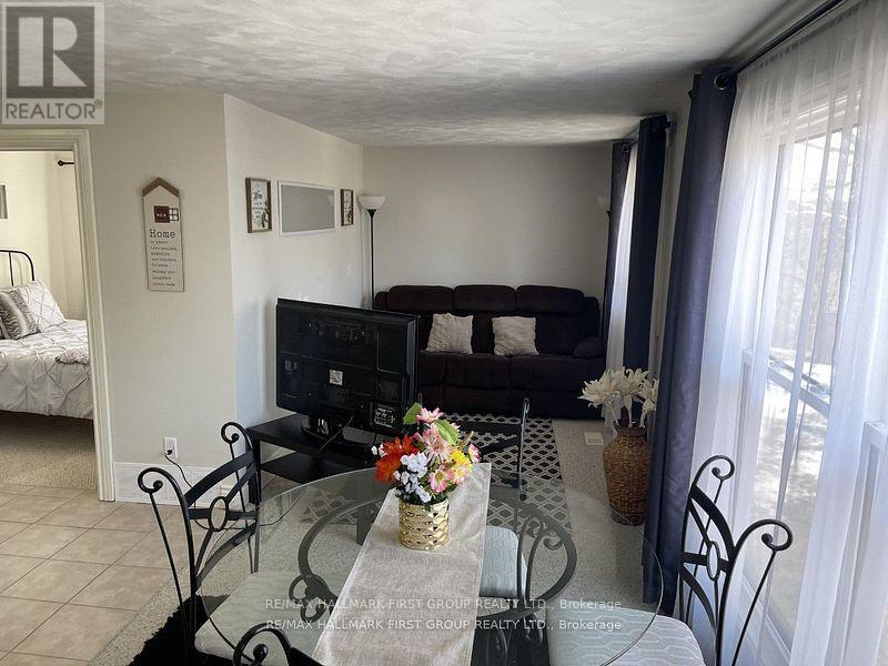 Upper - 26 Whiting Avenue, Oshawa, Ontario  L1H 3T3 - Photo 7 - E12533436